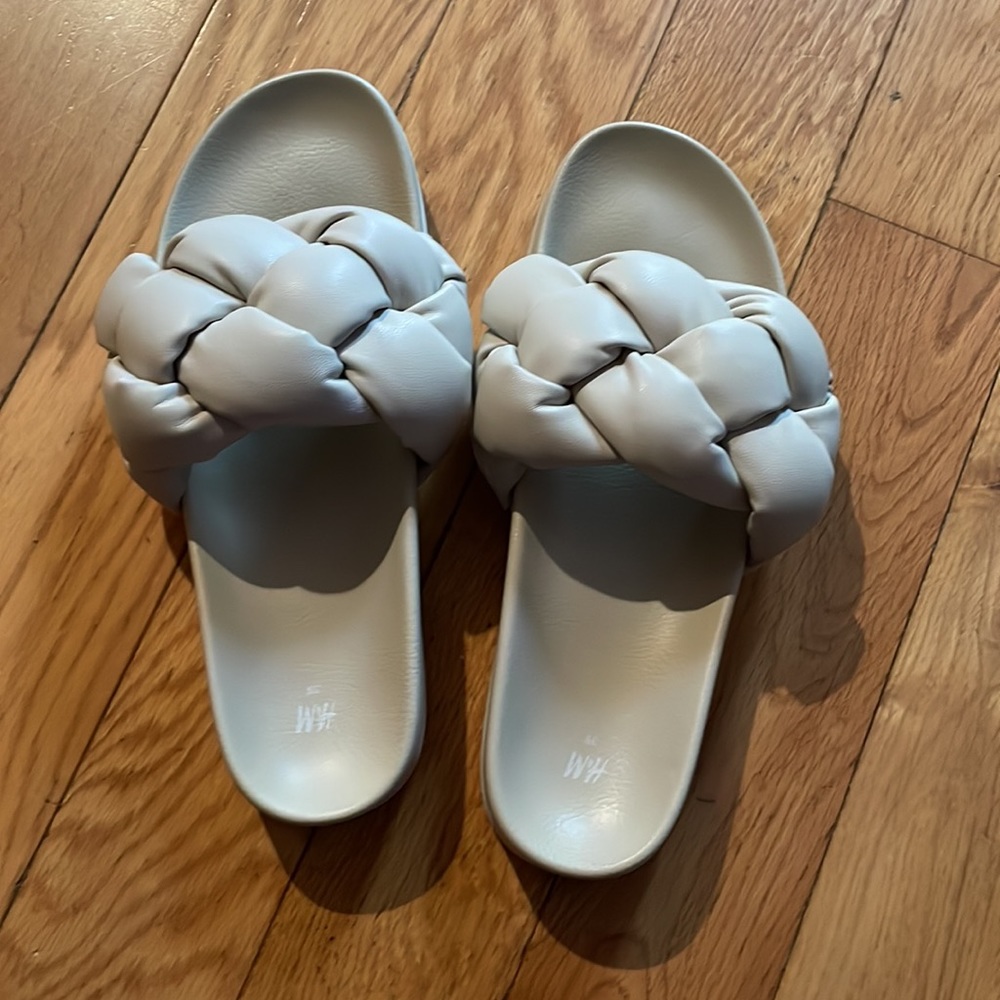 HM slippers - Picture 2 of 6